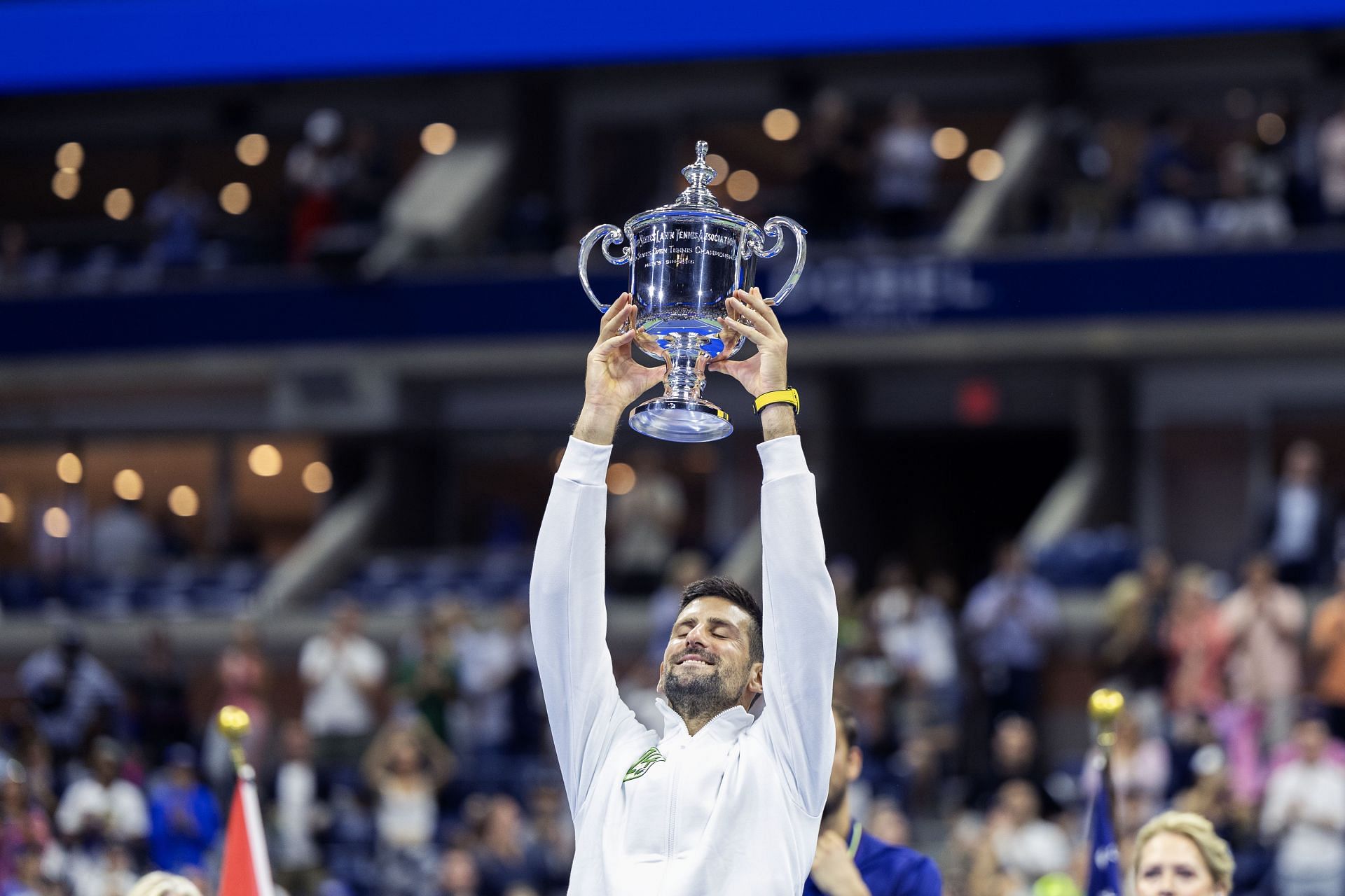 Novak Djokovic with the 2023 US Open trophy. (Source: Getty)